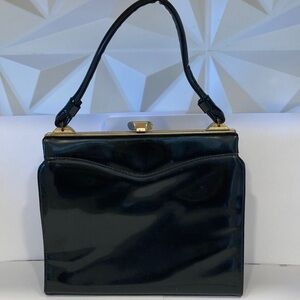 1950s "Mad Men" vintage black patent leather scalloped design handbag purse